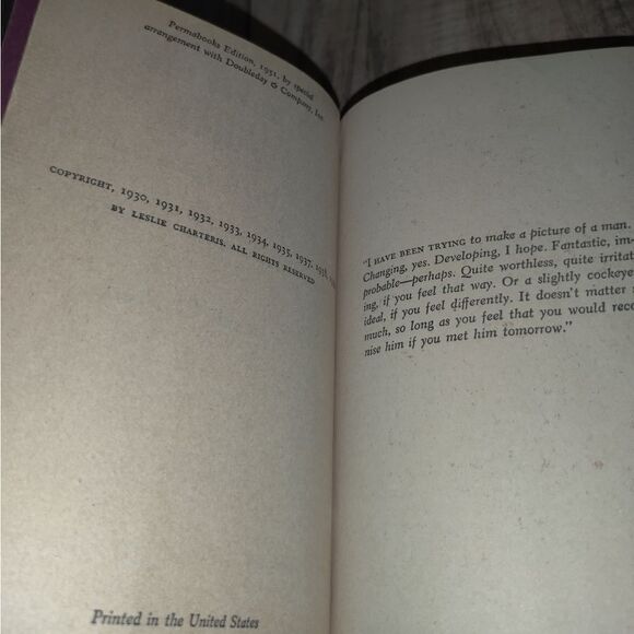 Arrest the Saint - Leslie Charteris (1951 Perma Books paperback). - Picture 5 of 5